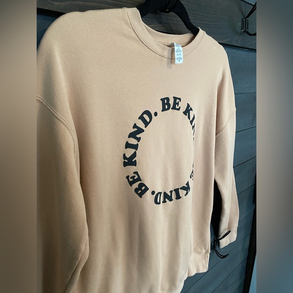 Be Kind sweatshirt - Picture 2 of 4
